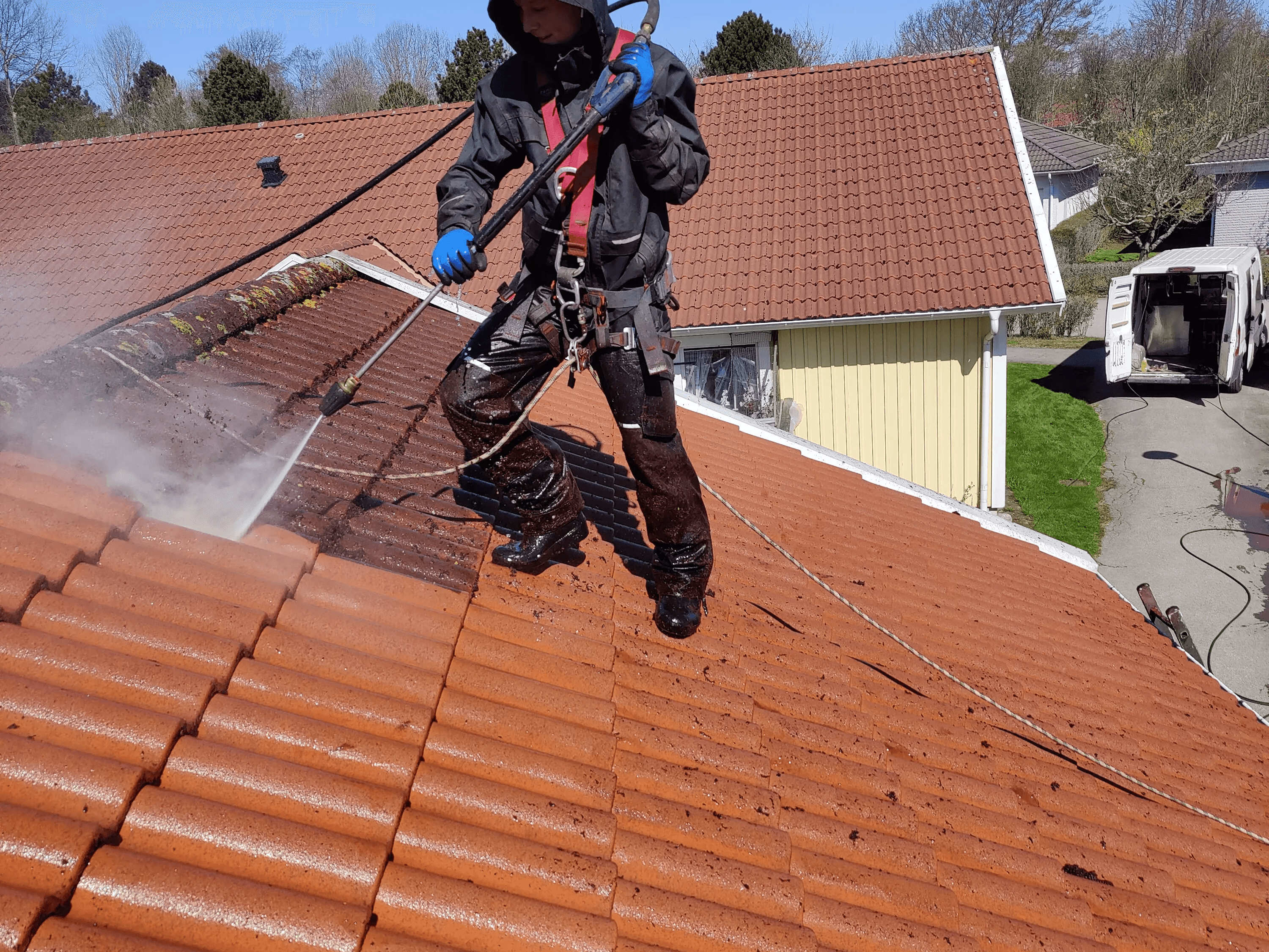 Roof cleaning pressure wash